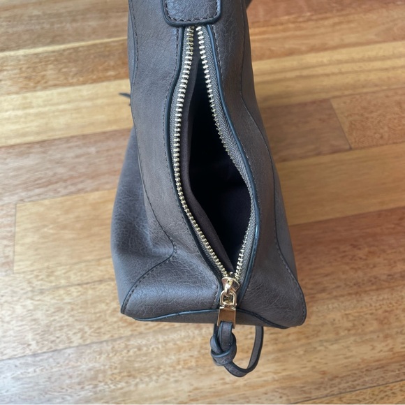 Gray Hobo Bag with Gold Hardware and Slouchy Silhouette and Lots of Pockets NWT - Picture 7 of 12